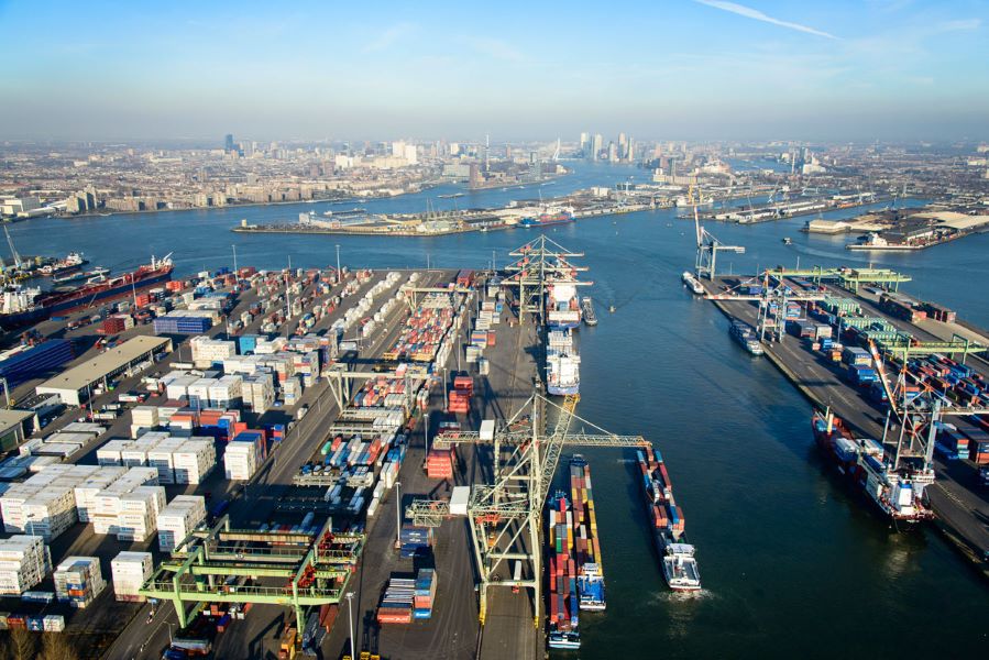 De haven van Rotterdam - Marinke Steenhuis | Nai010